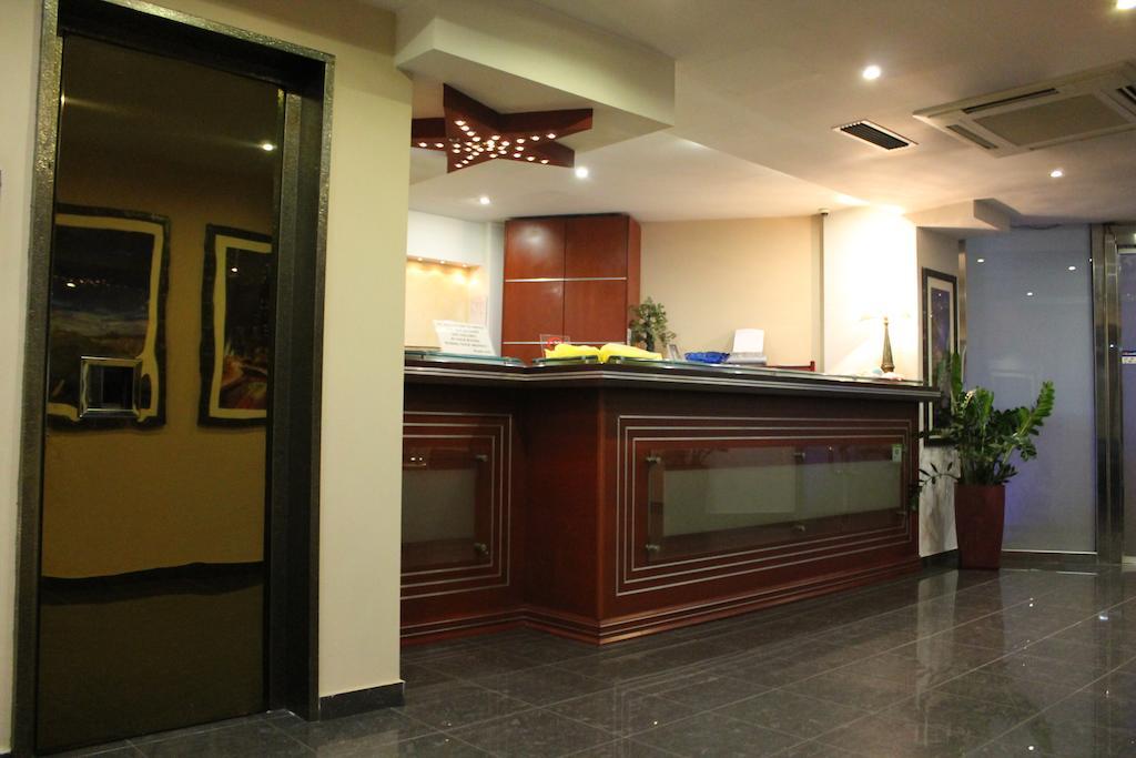 Carol Hotel Pireo Esterno foto